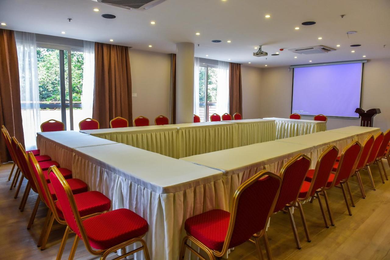 Admas Grand Hotel Entebbe Exterior foto
